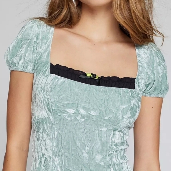 Urban Outfitters Kimchi Blue Jill Velvet Mini Dress in Light Green and Black NWT - Picture 8 of 16
